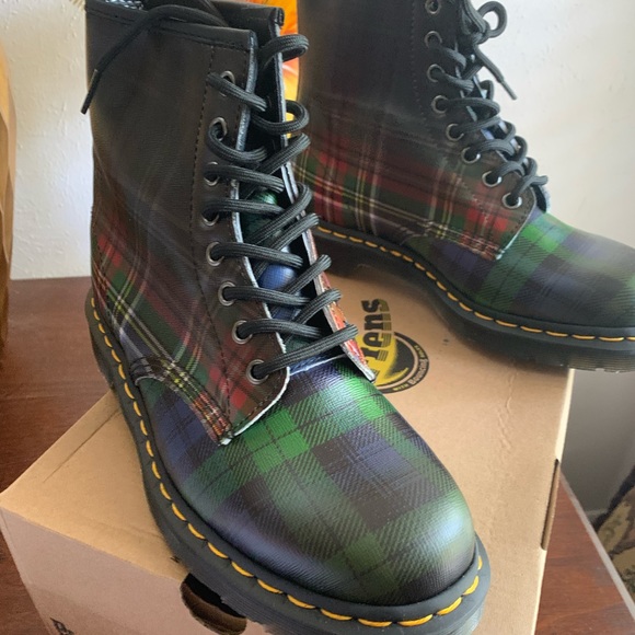 - Dr. Martens 1460 Tartan Red Stewart Plaid … - Picture 4 of 10